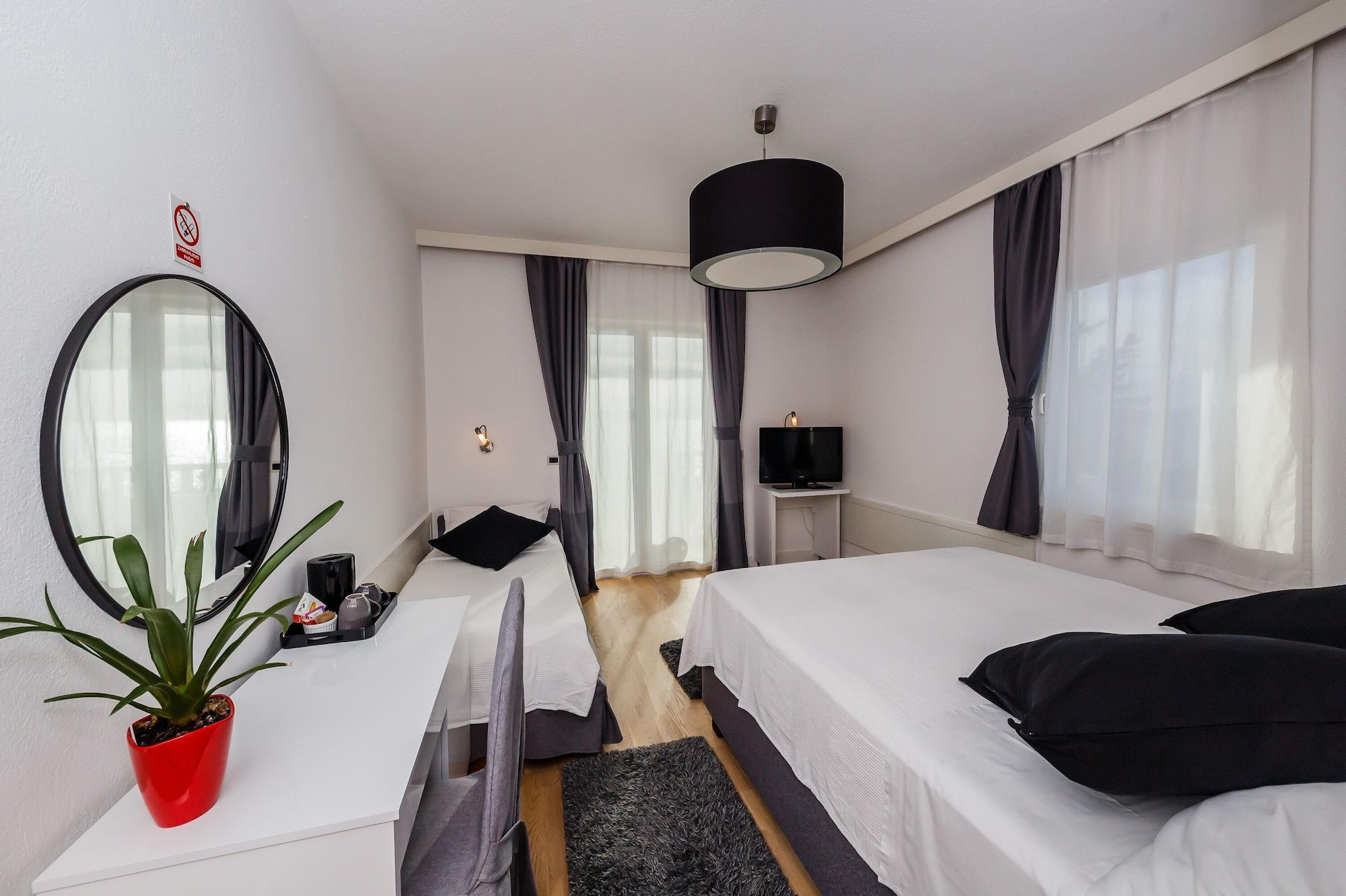 Hotel Villa Zarko Kaštel Stari Exterior foto