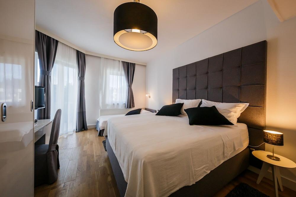Hotel Villa Zarko Kaštel Stari Exterior foto