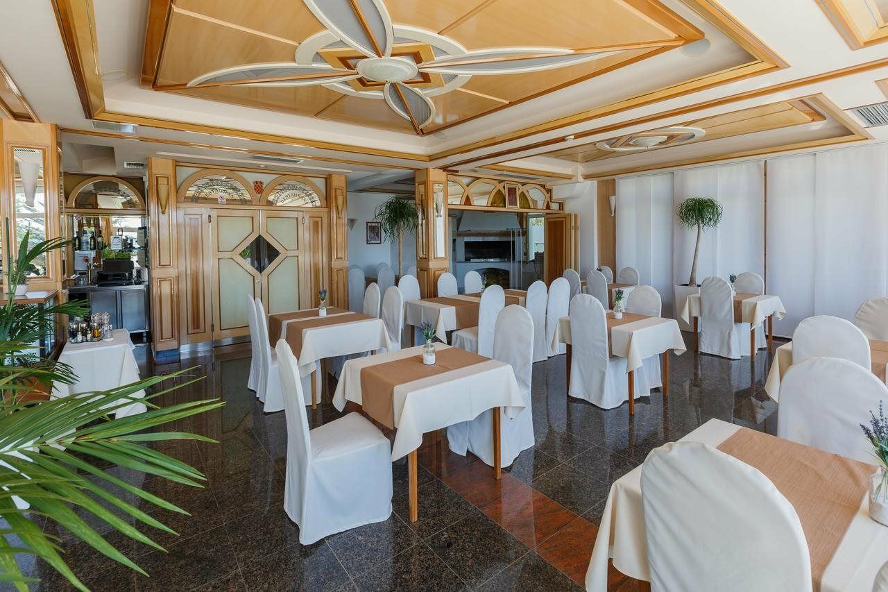 Hotel Villa Zarko Kaštel Stari Exterior foto